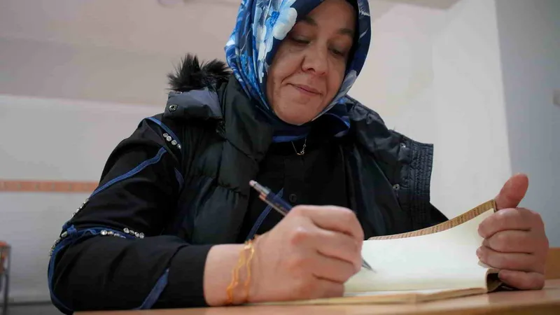 Sakarya'da 45 yaşındaki iki çocuk annesi Hacer Karagöz, kızının 'yapabilirsin'
