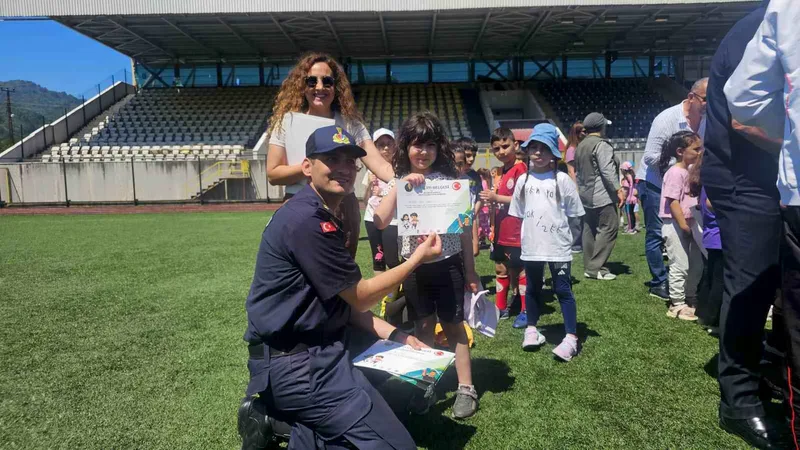 Artvin Arhavi'de düzenlenen 14. Grassroots Herkes İçin Futbol Şenliği'nde 200