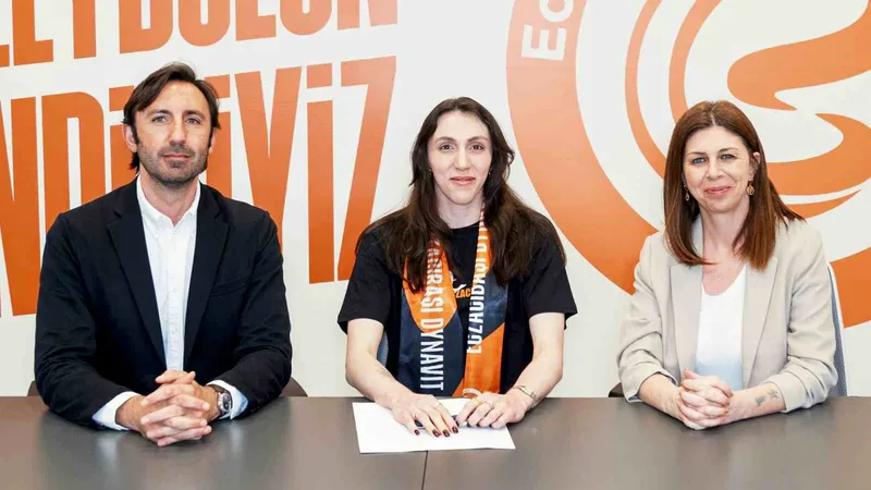 Eczacıbaşı Dynavit, milli orta oyuncu Aslı Kalaç'ı kadrosuna katarak 2026-2027