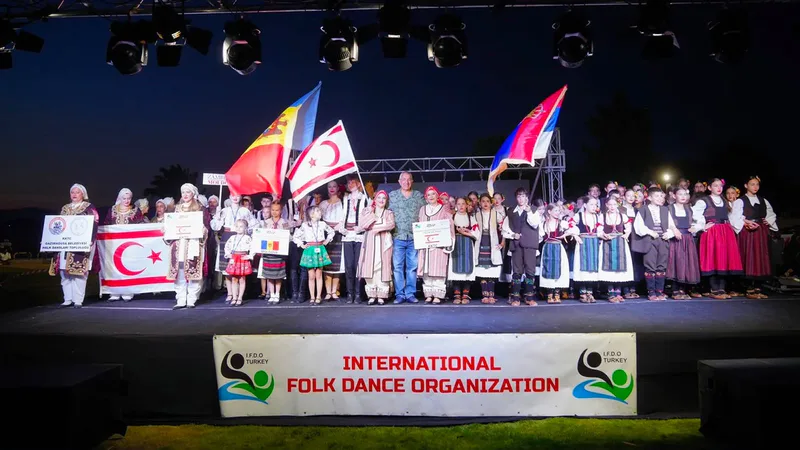Ayvalık'ta düzenlenen 10. Uluslararası Deniz ve Kum Günleri Festivali kapsamında