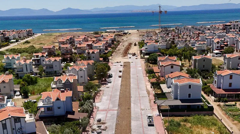 Ayvalık Belediyesi, Altınova Sahili'nde 450 metrelik güzergahta 15 bin metrekare