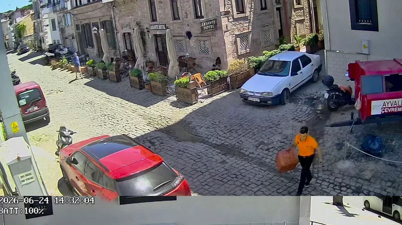 Ayvalık Belediyesi Zabıta Müdürlüğü ekipleri, çevreyi kirleten restoran zincirinin Ayvalık