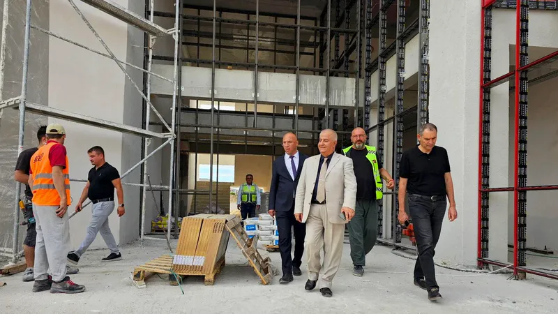 Balıkesir İl Millî Eğitim Müdürü Selehattin Kal, Ayvalık'ta yapımı süren
