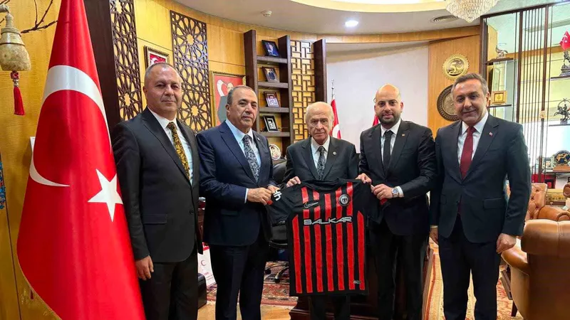 Çorum FK'nin Süper Lig'e yükselmesinin ardından kent heyeti, MHP Genel