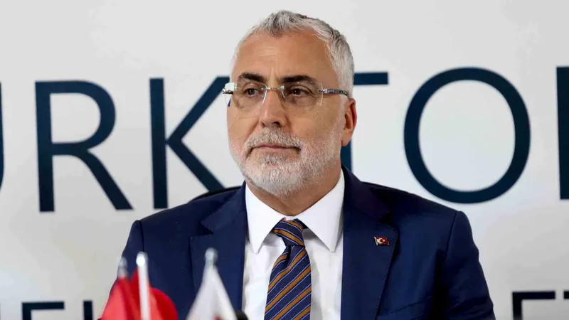 Çalışma ve Sosyal Güvenlik Bakanı Vedat Işıkhan, İsviçre Cenevre'de düzenlenen