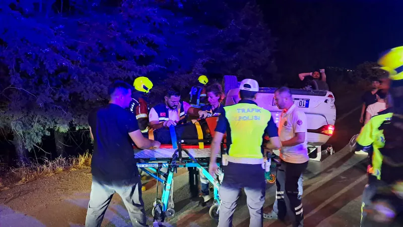 Balıkesir'in Altıeylül ilçesinde gece saatlerinde meydana gelen trafik kazasında takla