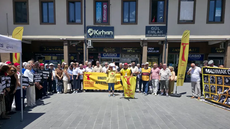 Sivas Madımak Oteli'nde hayatını kaybeden 33 kişi, Pir Sultan Abdal
