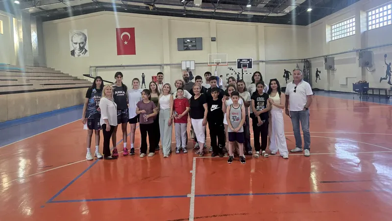 Balıkesir'de özel çocuklar, Arka Basketbol Kulübü'nde milli takım oyuncuları eşliğinde