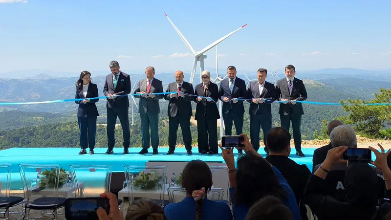Cumhurbaşkanlığı Külliyesi'nde açılışı yapılan Uygar RES, Balıkesir İvrindi'de 250 MW