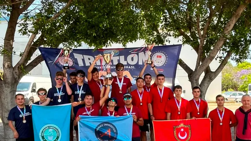 Balıkesir Üniversitesi, Antalya'da düzenlenen ÜNİLİG Triatlon Türkiye Şampiyonası'nda hem kadın