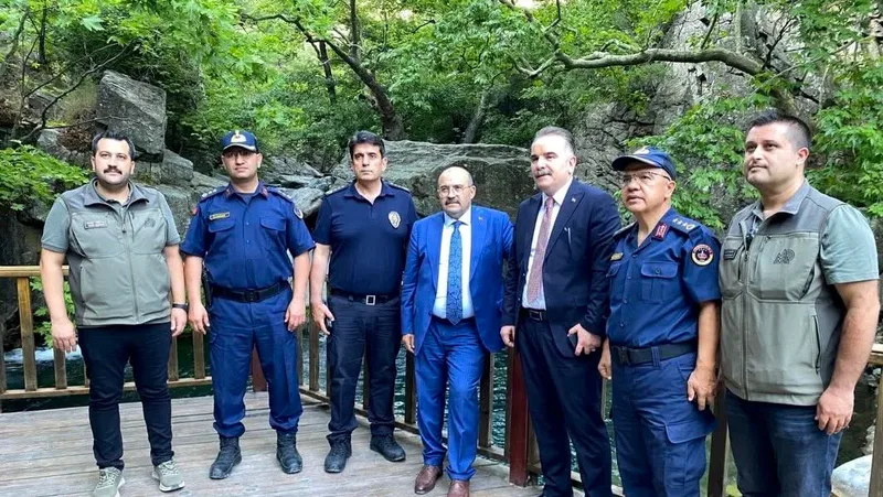 Balıkesir Valisi İsmail Ustaoğlu, Kazdağı Milli Parkı sınırları içindeki Hasanboğuldu