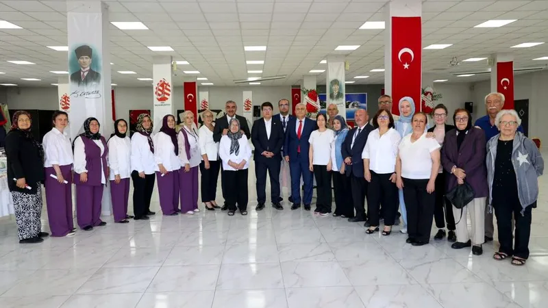Balya Halk Eğitimi Merkezi'nin düzenlediği dikiş-nakış kursu sergisi, protokolün ve