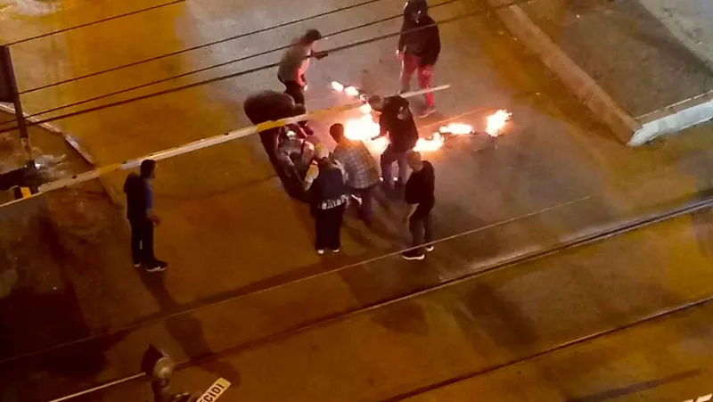 Balıkesir Bandırma'da helyum gazlı balonlar yüksek gerilim hattına temas etti.