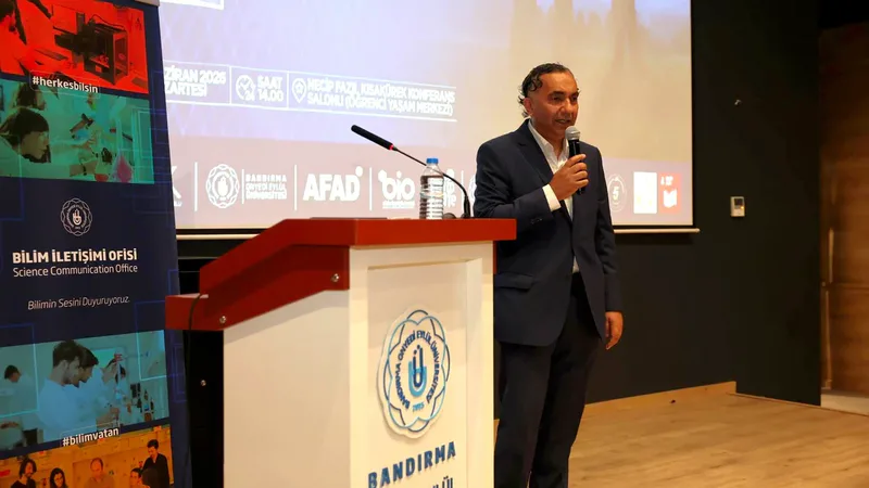 Bandırma Onyedi Eylül Üniversitesi'nde düzenlenen 'Ailenin Duygu Temellerine Felsefî Bakış'