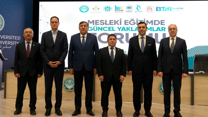 Balıkesir Üniversitesi'nde düzenlenen panelde üniversite-sanayi iş birliği ve mesleki eğitim