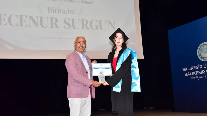 Balıkesir Üniversitesi Mimarlık Fakültesi 2025-2026 akademik yılı mezuniyet töreni gerçekleşti.