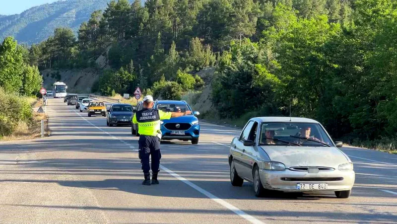 Burdur İl Jandarma Komutanlığı, bayram tatili sonrası Isparta-Antalya kara yolunda