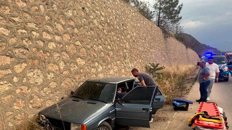 Bilecik'in Osmaneli ilçesinde kontrolden çıkan otomobil şarampole uçtu. Kazada yaralanan