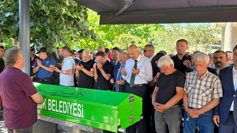 Balıkesir'in Susurluk ilçesinde, 2025'te bisikletiyle umreye giden 69 yaşındaki Fahrettin
