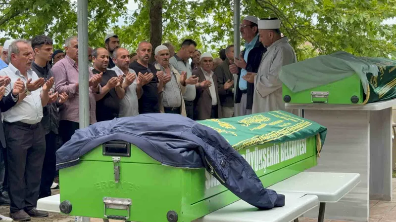İstanbul'dan Samsun'a bayram ziyaretinden dönerken Bolu'da meydana gelen kazada karı-koca