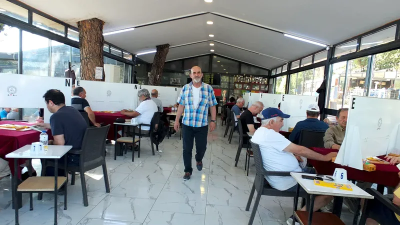 Burhaniye Belediyespor Briç Kulübü'nün düzenlediği haftalık federasyon turnuvasında 64 sporcu