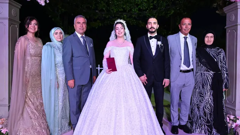 Burhaniye İlçe Emniyet Müdürü Faik Karabaş'ın eczacı kızı Eylül Karabaş,