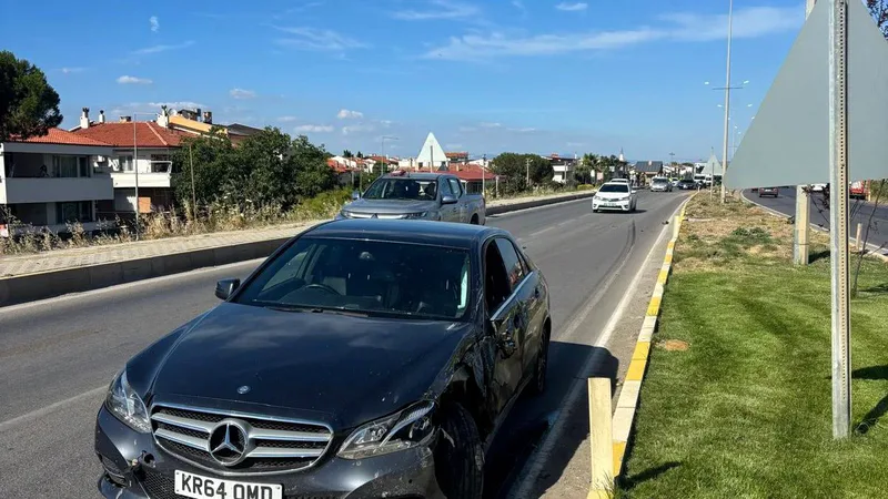 Burhaniye ilçesi E-87 Karayolu İskele Mahallesi mevkiinde iki otomobilin çarpışması