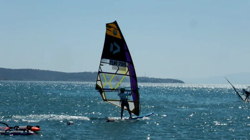 Burhaniye ilçesi, Türkiye Yelken Federasyonu Windsurf Ligi 1. Etabı'na ev