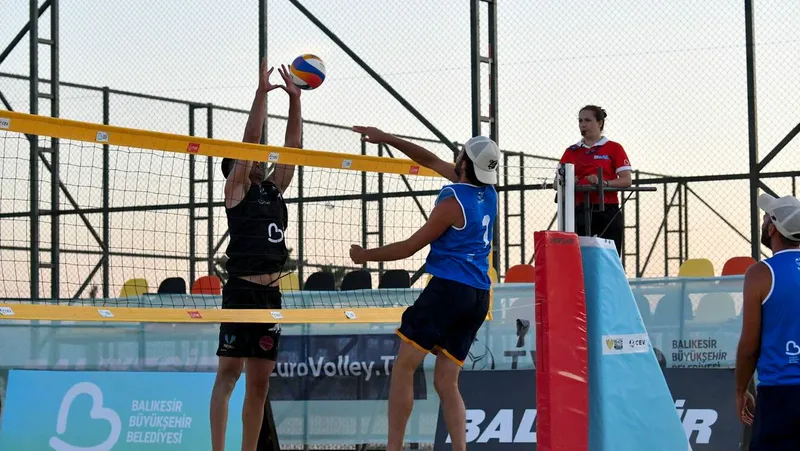 Türkiye Voleybol Federasyonu ve Balıkesir Büyükşehir Belediyesi iş birliğiyle Ayvalık'ta