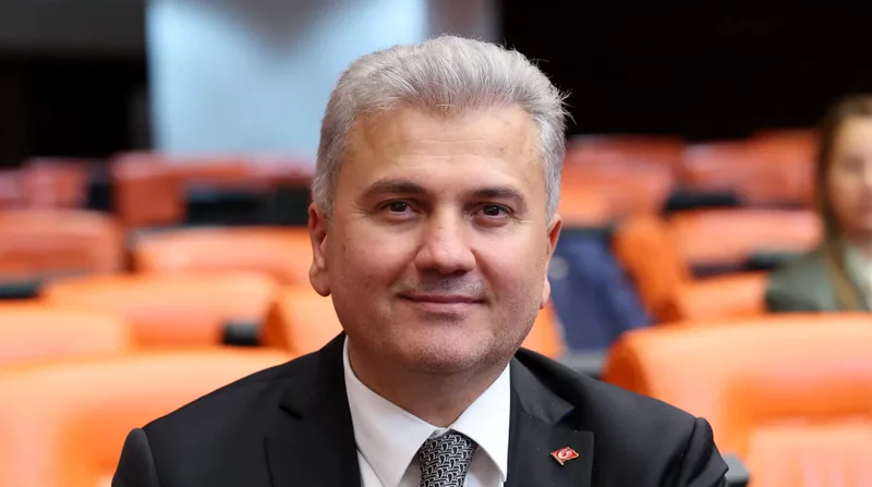 AK Parti Balıkesir Milletvekili Dr. Mustafa Canbey, kentteki 18 öğrenci