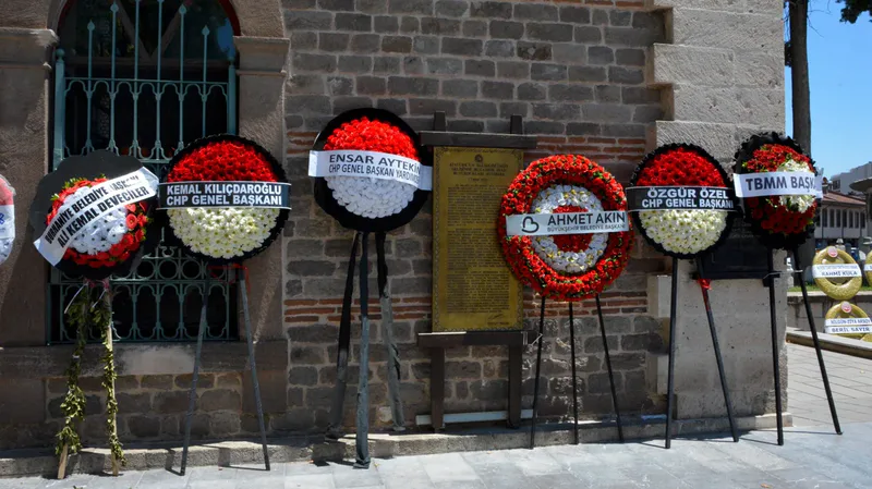 CHP'nin 22. Dönem Balıkesir Milletvekili Orhan Sür, memleketinde son yolculuğuna