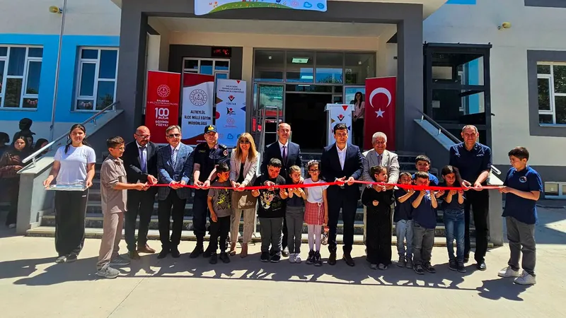 Kavacık Ortaokulu'nda hayata geçirilen Geleceğin Teknolojileriyle Kırsalda Buluşuyoruz projesi, TÜBİTAK