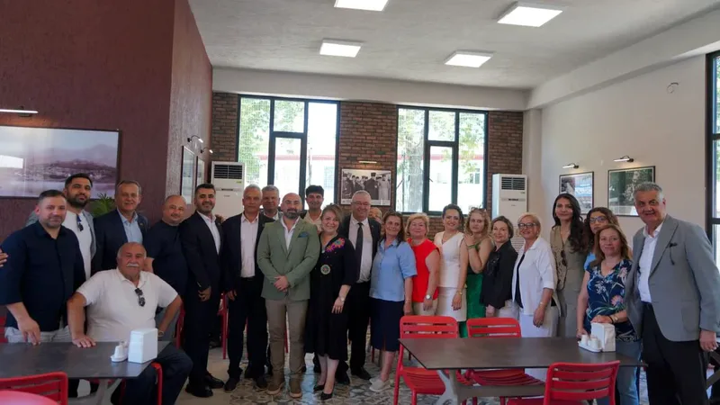 Edremit Belediyesi tarafından Faruk Serpil Parkı'nda hayata geçirilen Kent Lokantası,