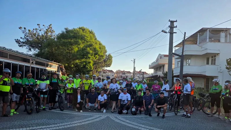 Balıkesir'in Edremit ilçesinde, Güvenlik-İş Sendikası tarafından düzenlenen 'Pedallar Özel Güvenlik
