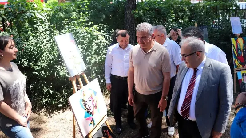 Edremit Halk Eğitimi Merkezi bünyesinde yıl boyunca sürdürülen yağlı boya
