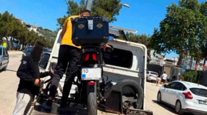 Balıkesir'in Erdek ilçesinde polis ekiplerinin 'dur' ihtarına uymayarak kaçan ehliyetsiz