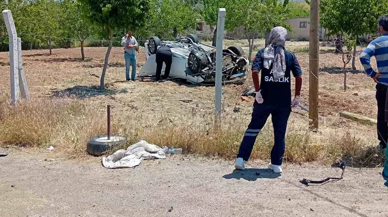 Elazığ-Bingöl karayolu Değirmenönü köyü mevkiinde kontrolden çıkan otomobil takla attı.