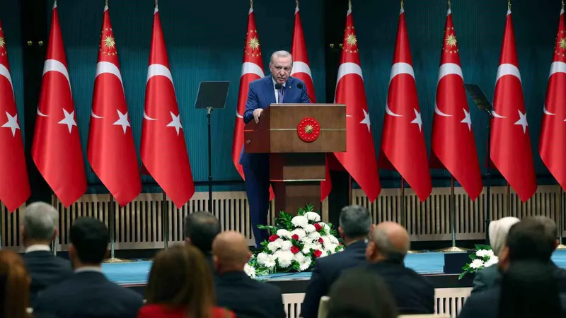 Cumhurbaşkanı Erdoğan, ana muhalefet partisi içindeki tartışmaların kendilerini ilgilendirmediğini belirterek,