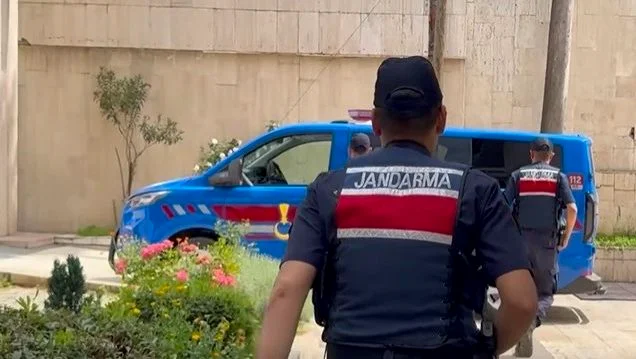 Erzincan'da güvenlik güçleri, vatandaşlara yönelik HAYAT 112 ACİL uygulamasının tanıtım