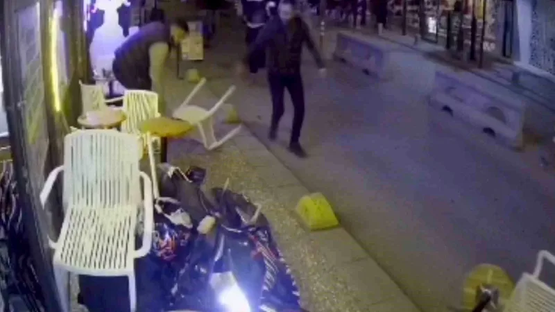 Eskişehir'in simge mekanlarından Eskibağlar Mahallesi Genez Sokak'ta araçların egzoz patlatması