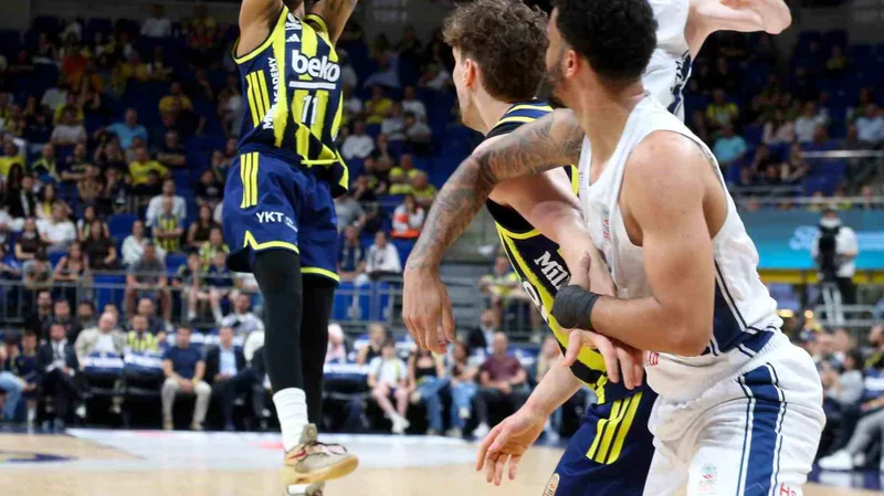 Türkiye Sigorta Basketbol Süper Ligi play-off yarı final serisinin ilk