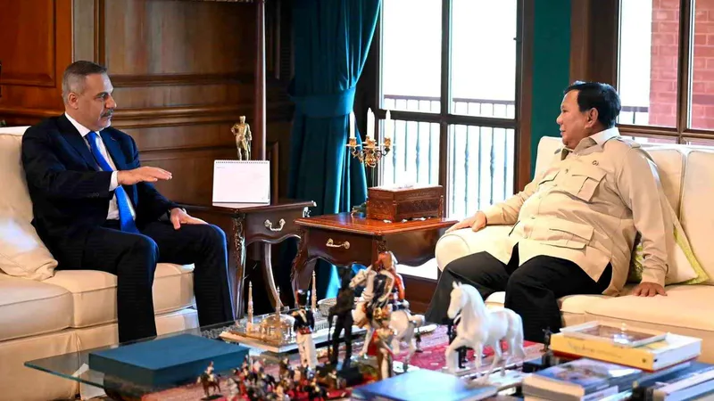 Dışişleri Bakanı Hakan Fidan, Endonezya temasları kapsamında başkent Jakarta'da Cumhurbaşkanı