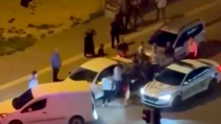 Gaziantep'te maddi hasarlı kaza sonrası iki grup arasında çıkan tartışma,