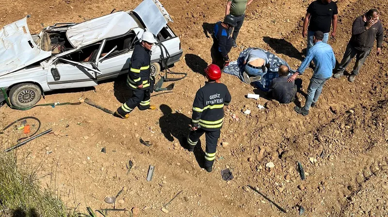 Kütahya'nın Gediz ilçesinde meydana gelen trafik kazasında kontrolden çıkan otomobil