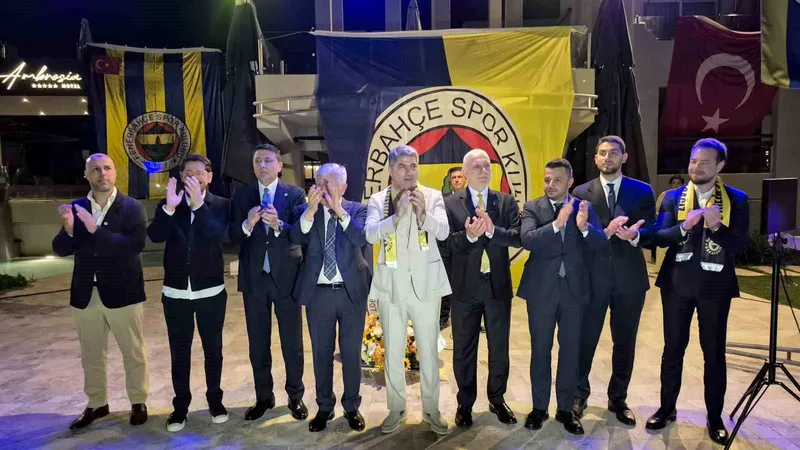 Fenerbahçe Başkan Adayı Hakan Safi, Bodrum'da sarı-lacivertli kongre üyeleri ve