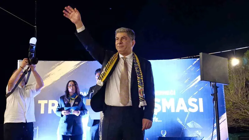 Fenerbahçe Başkan Adayı Hakan Safi, Tekirdağ'da düzenlenen 'Büyük Trakya Buluşması'nda