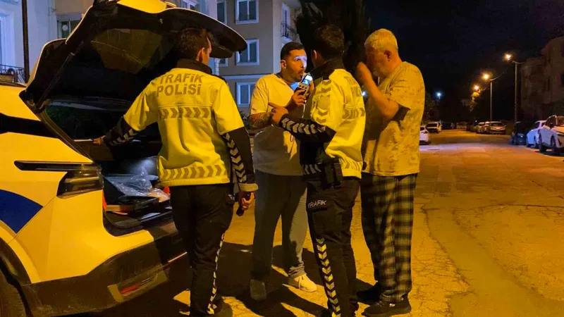 Bursa'nın İnegöl ilçesinde alkollü yakalanan 32 yaşındaki sürücü, alkolmetreyi doğru