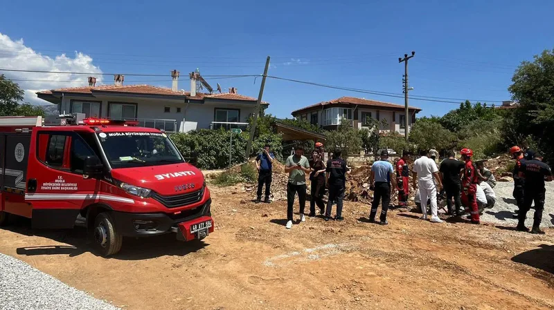 Muğla'nın Menteşe ilçesinde altyapı çalışması sırasında meydana gelen göçükte, 27