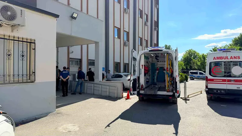Adıyaman'ın Kahta ilçesinde baraj yolunda meydana gelen motosiklet kazasında 2