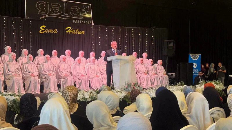 Karesi İlçe Müftülüğü bünyesindeki Esma Hatun Kız Kur'an Kursu'nda hafızlık